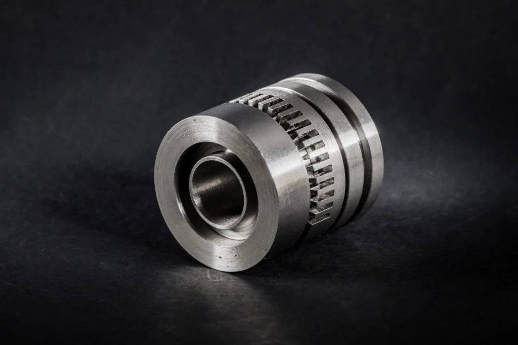 أسطوانة بها أخاديد.