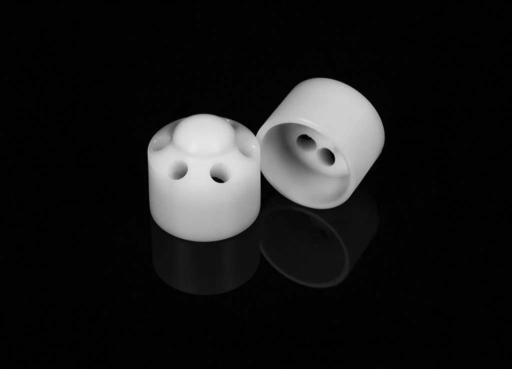 عناصر أسطوانية بها ثقوب.