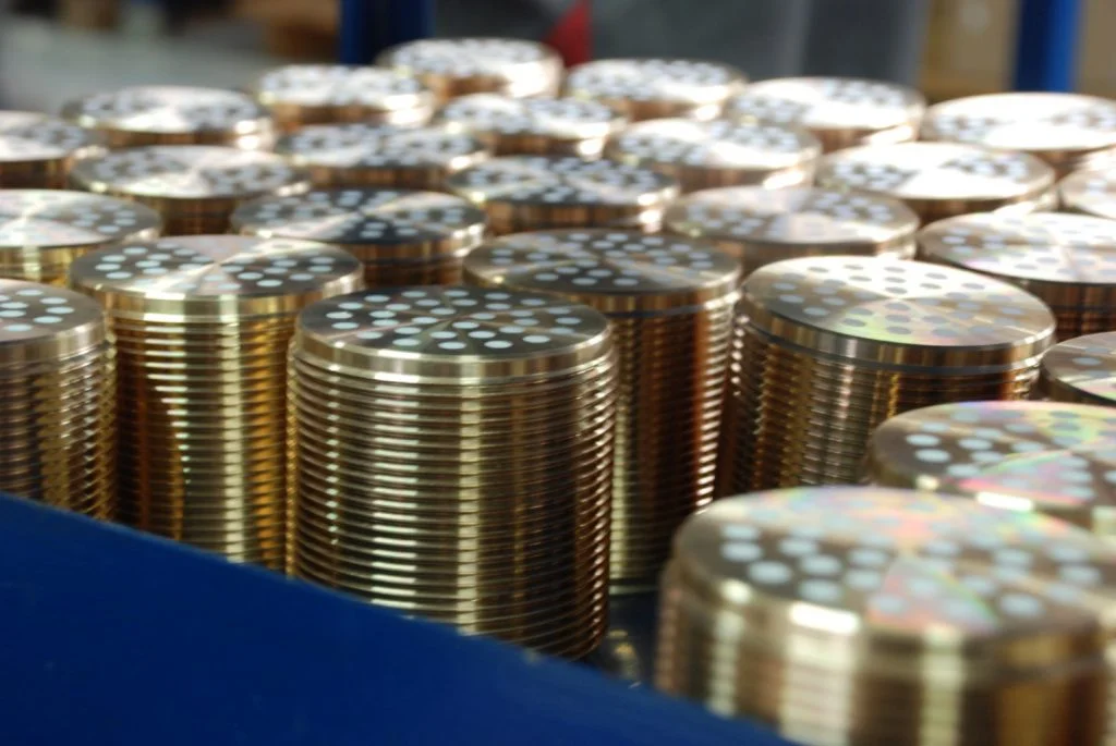 مكونات معدنية.