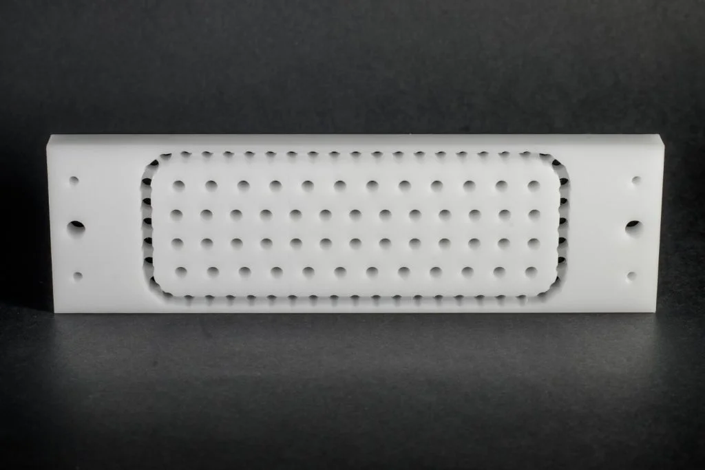 شبكة من الثقوب.