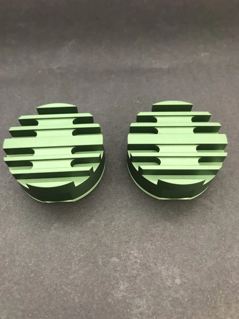 اسطوانات خضراء.